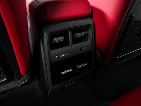 Certified 2025 Porsche Macan 4 Electric image 21