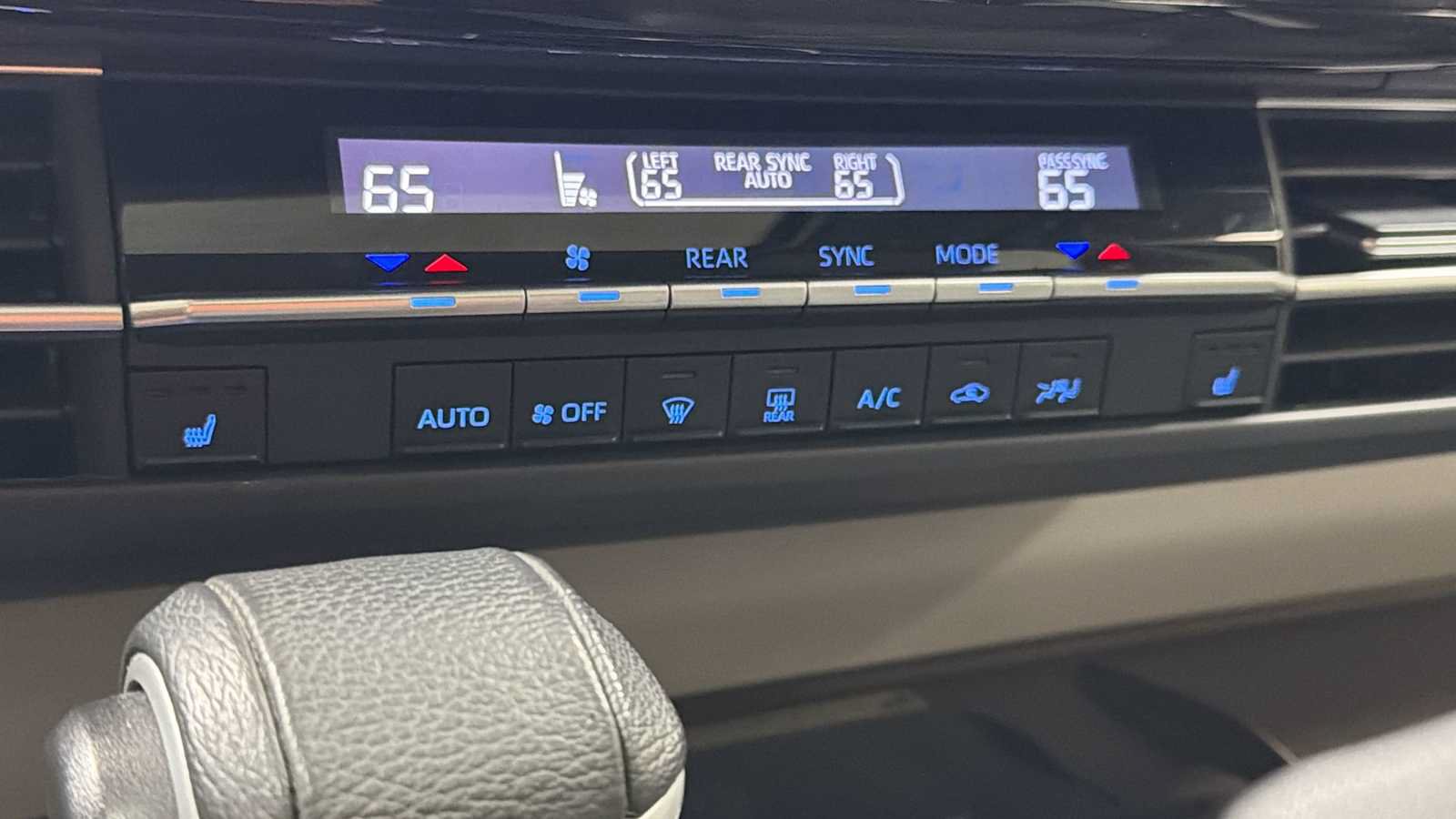 Certified 2022 Toyota Sienna XLE w/ XLE Plus Package FWD image 21