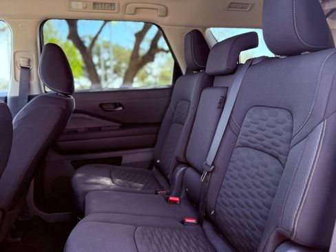 Used 2025 Nissan Pathfinder SV FWD image 28