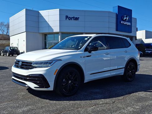 Used 2022 Volkswagen Tiguan SE R-Line AWD/4WD image 3