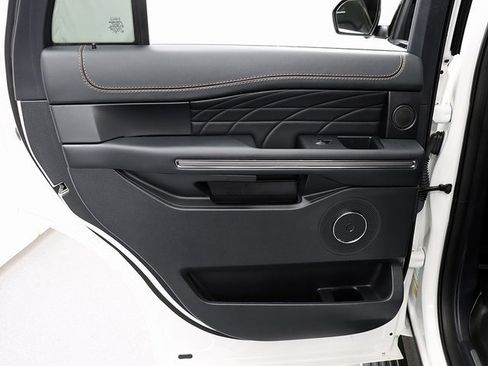 Used 2023 Ford Expedition Platinum image 27