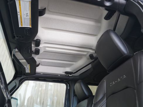 Used 2018 Jeep Wrangler Unlimited Sahara AWD/4WD image 25