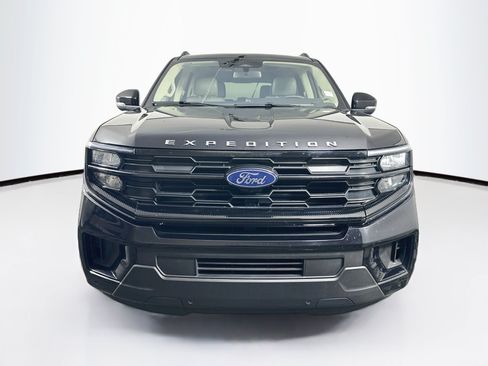 Used 2025 Ford Expedition Active AWD/4WD image 2