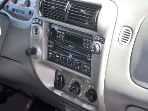 Used 2004 Ford Explorer Sport Trac XLT image 35