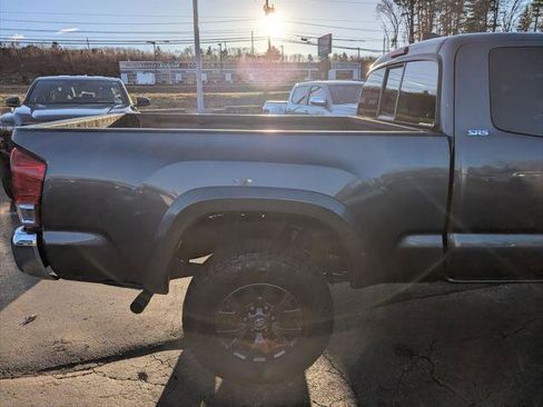 Certified 2022 Toyota Tacoma SR5 w/ SR5 Appearance Package (SM) AWD/4WD image 9