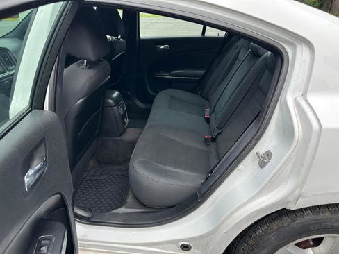 Used 2011 Dodge Charger SE w/ Connectivity Group image 8