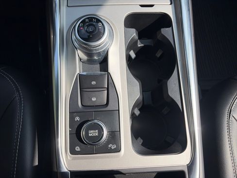 Used 2024 Ford Explorer XLT w/ Equipment Group 202A AWD/4WD image 21