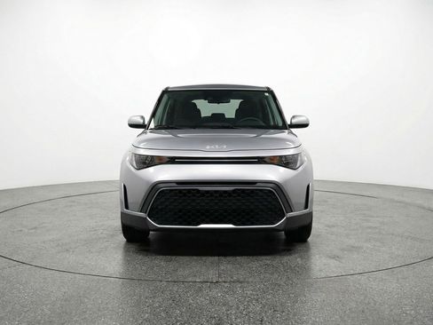 Used 2025 Kia Soul LX w/ LX Technology Package image 2