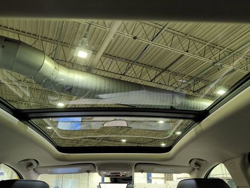 Certified 2022 Buick Envision Avenir w/ Technology Package II image 17