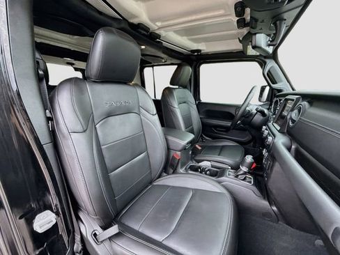 Used 2022 Jeep Wrangler Unlimited Sahara w/ Cold Weather Group AWD/4WD image 16