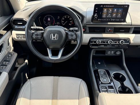 Certified 2023 Honda Pilot Touring image 19