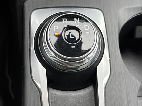 Used 2021 Ford Escape SE image 25