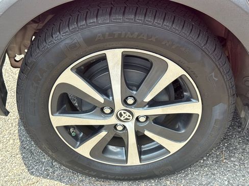 Used 2019 Toyota Prius C FWD image 17
