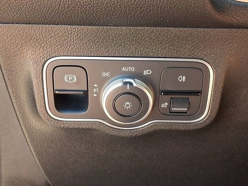Used 2022 Mercedes-Benz GLB 250 image 27