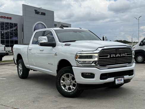 Used 2024 RAM 2500 Laramie w/ Safety Group AWD/4WD image 2