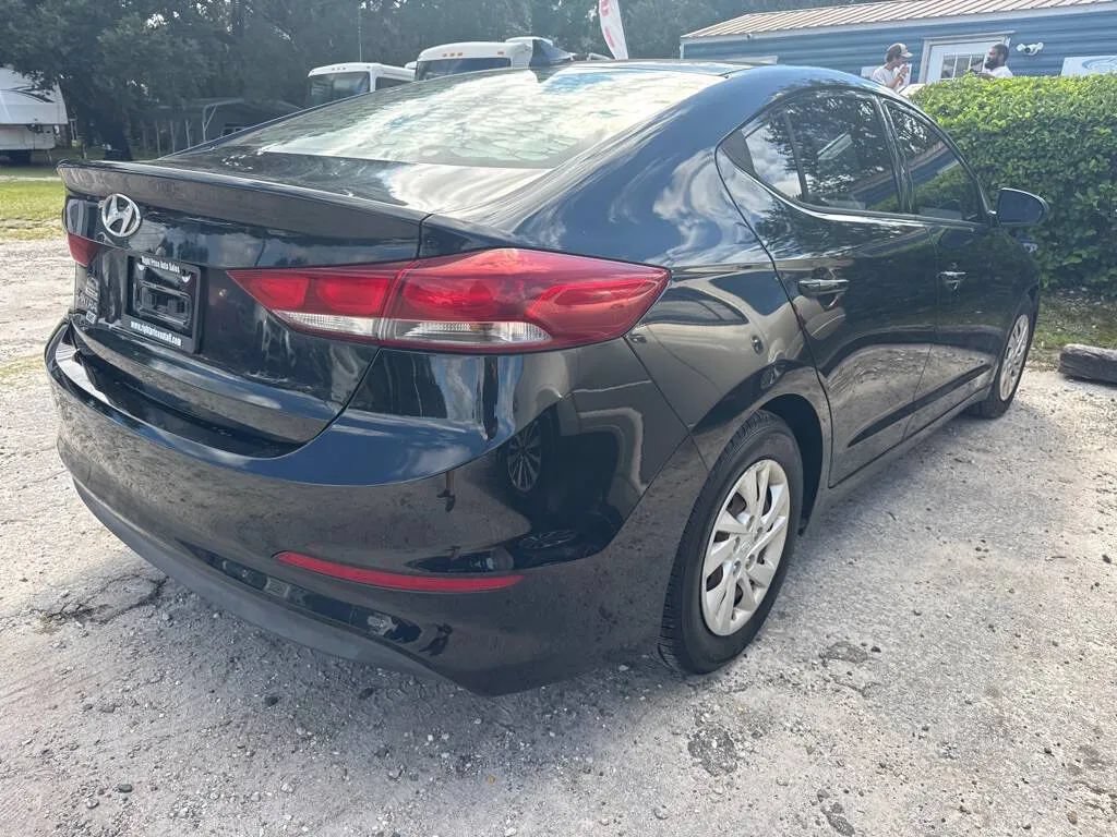 Used 2017 Hyundai Elantra SE w/ Cargo Package FWD image 4