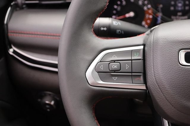 Used 2025 Jeep Compass Trailhawk AWD/4WD image 11