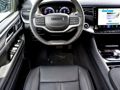 New 2026 Jeep Grand Wagoneer L 2WD image 18
