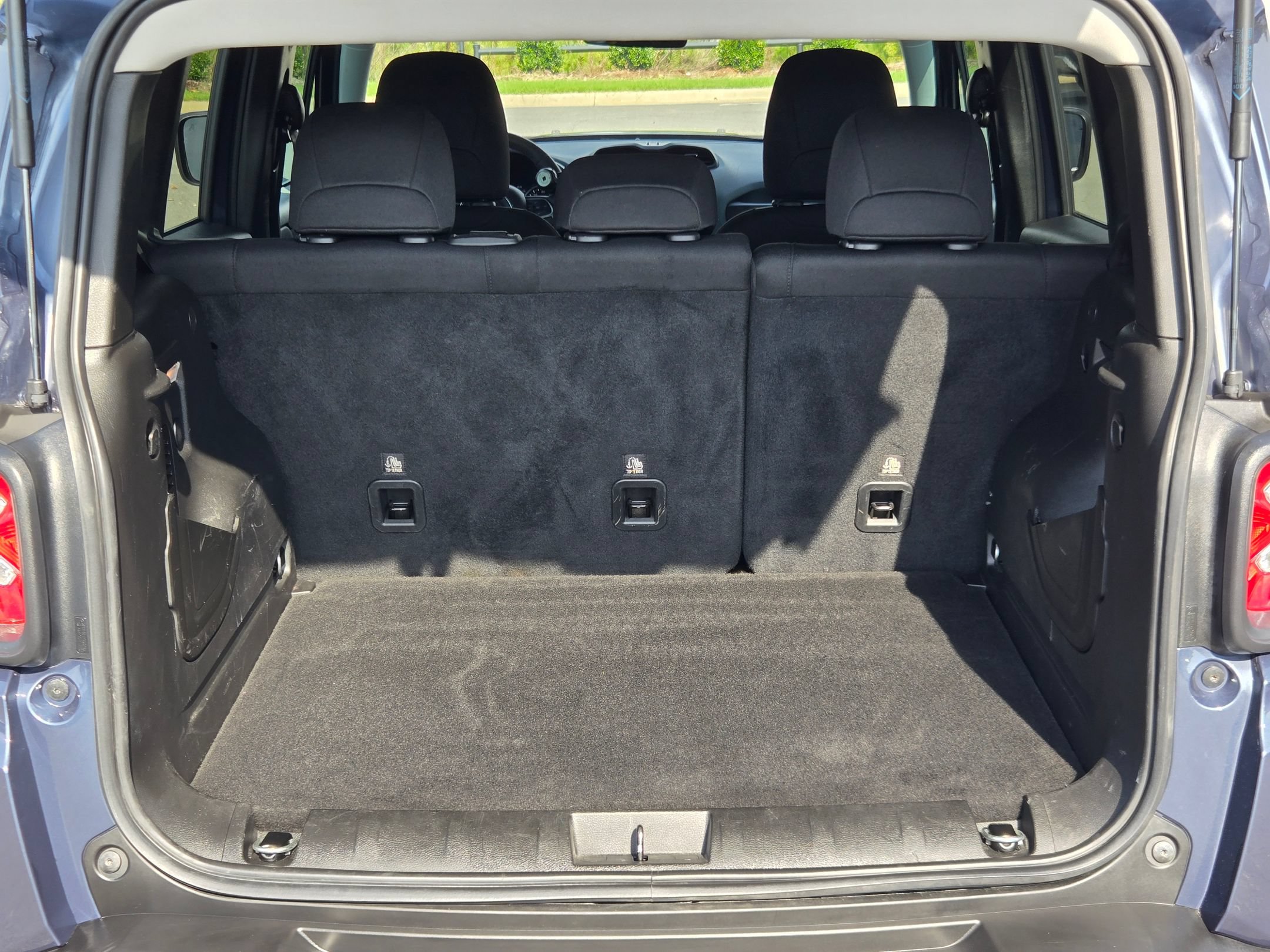Used 2022 Jeep Renegade Latitude AWD/4WD image 18