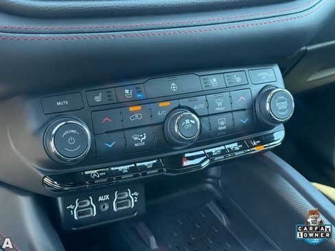 Certified 2025 Dodge Durango GT image 21