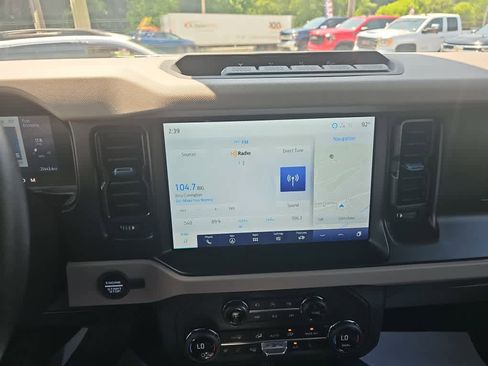 Used 2023 Ford Bronco Wildtrak image 20