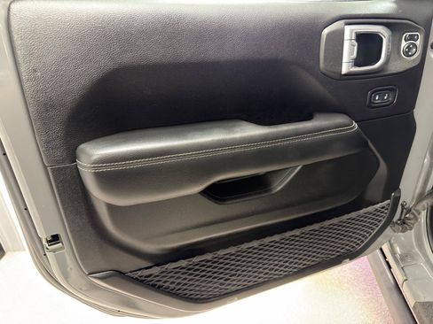 Used 2019 Jeep Wrangler Unlimited Sahara w/ Uconnect 4C Nav & Sound Group AWD/4WD image 14