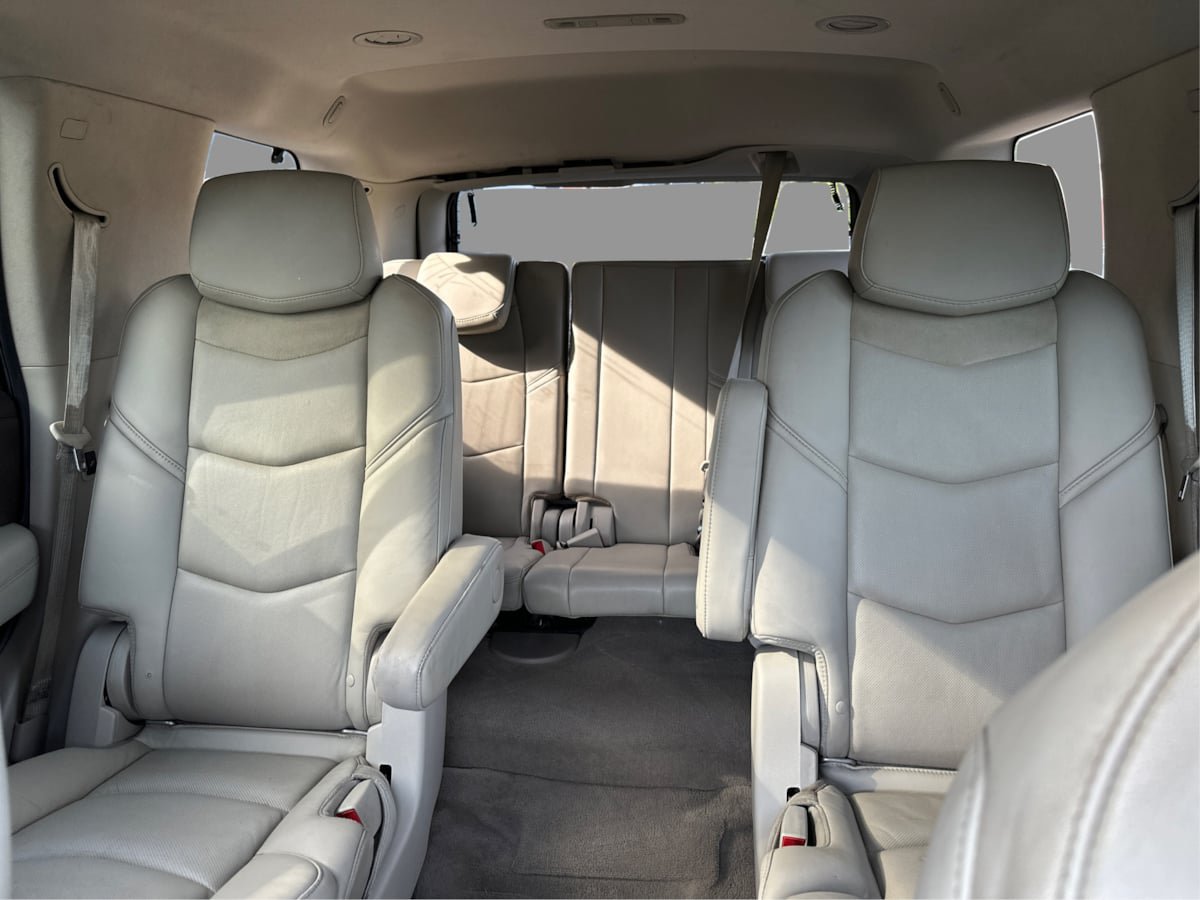Used 2016 Cadillac Escalade Luxury AWD/4WD image 34