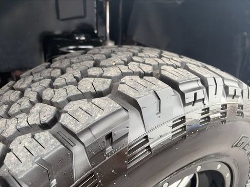 Used 2017 Jeep Wrangler Sahara w/ Connectivity Group AWD/4WD image 23