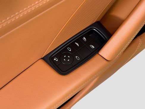 Used 2025 Porsche 911 Carrera RWD image 18