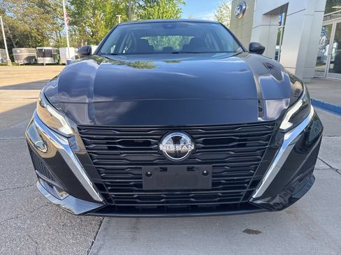 Used 2025 Nissan Altima 2.5 SV FWD image 31
