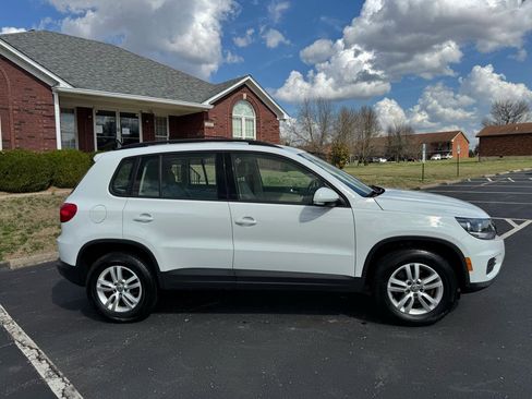Used 2017 Volkswagen Tiguan S image 11