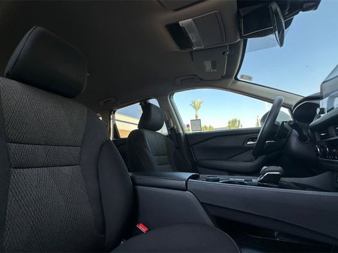 Used 2024 Nissan Rogue SV image 19