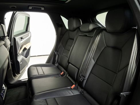 Certified 2024 Porsche Cayenne image 21