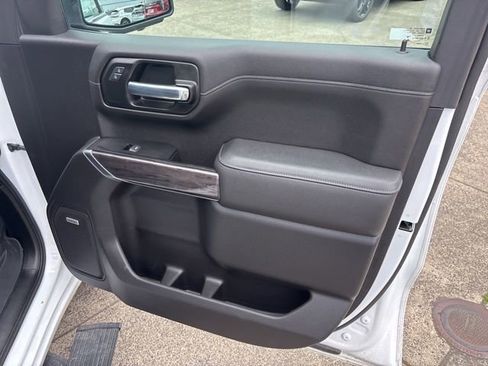 Used 2022 Chevrolet Silverado 1500 LTZ w/ LTZ Premium Package AWD/4WD image 40
