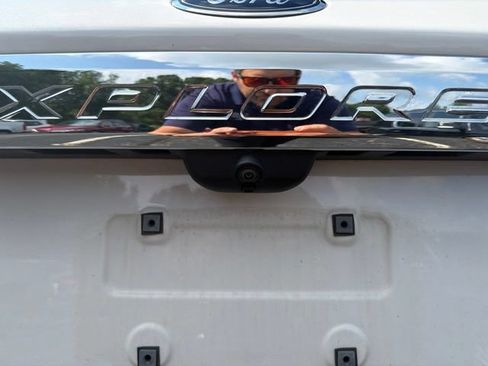 Used 2022 Ford Explorer XLT AWD/4WD image 12
