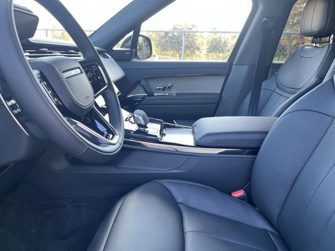 Used 2025 Land Rover Range Rover Sport SE AWD/4WD image 4