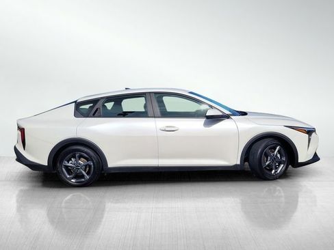 Used 2025 Kia K4 LXS image 3