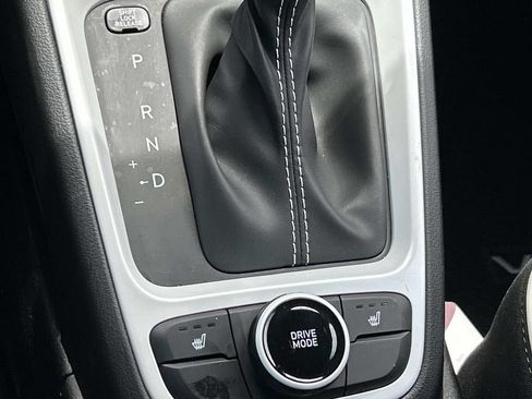 Certified 2025 Hyundai Venue Limited FWD image 31