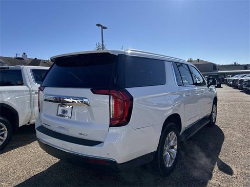 Used 2022 GMC Yukon XL SLT w/ SLT Premium Package image 6