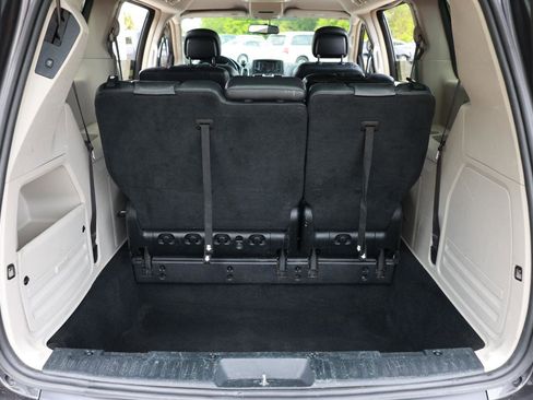 Used 2016 Chrysler Town & Country Touring FWD image 26