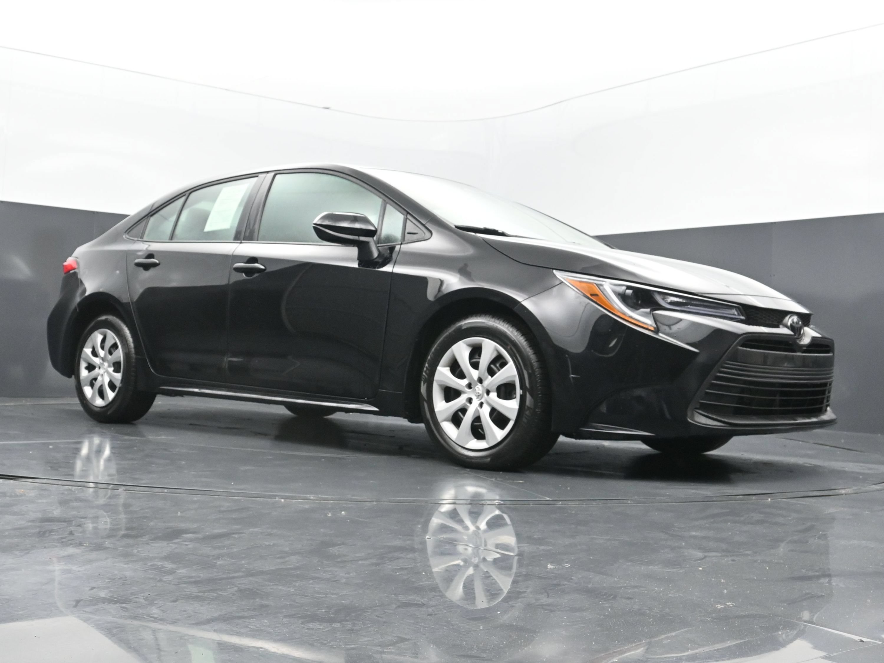 Used 2026 Toyota Corolla LE FWD image 41