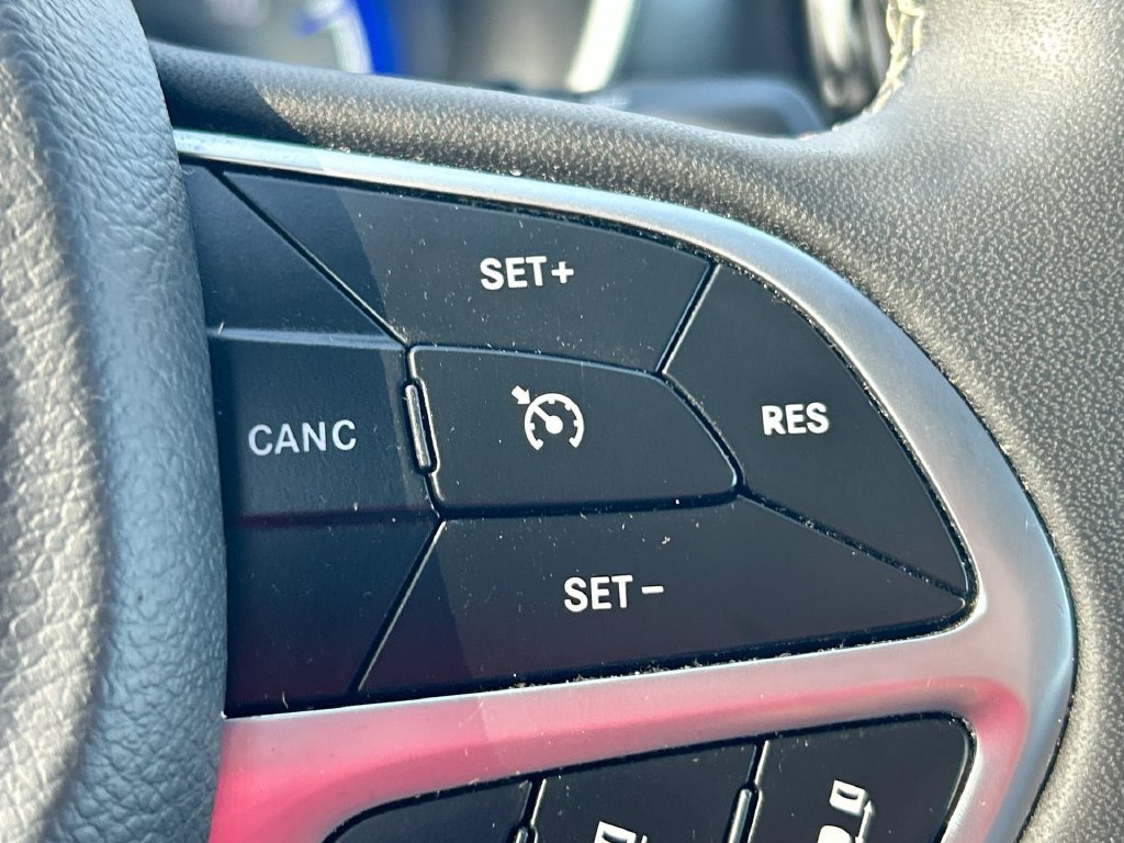 Used 2024 Chrysler Pacifica Touring-L FWD image 18