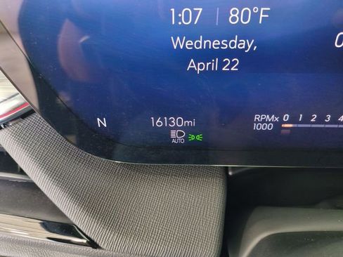 Used 2025 Buick Enclave Preferred AWD/4WD image 11