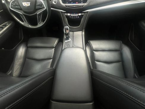 Used 2017 Cadillac XT5 Luxury w/ Driver Awareness Package FWD image 7