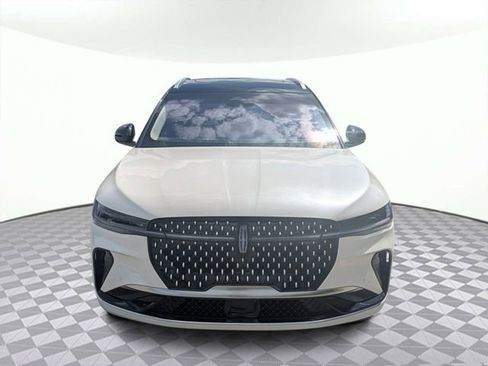 Used 2025 Lincoln Nautilus Reserve image 8