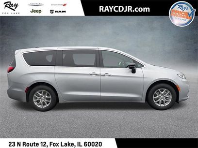 New 2026 Chrysler Pacifica Select