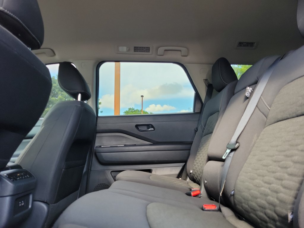 Used 2024 Nissan Pathfinder SV FWD image 15