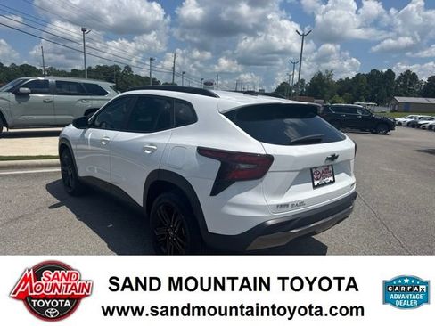 Used 2025 Chevrolet Trax ACTIV FWD image 5