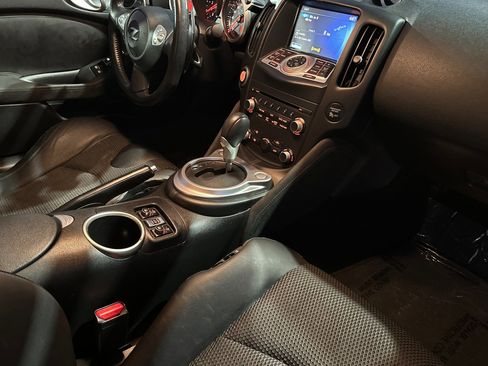 Used 2018 Nissan 370Z Touring image 13