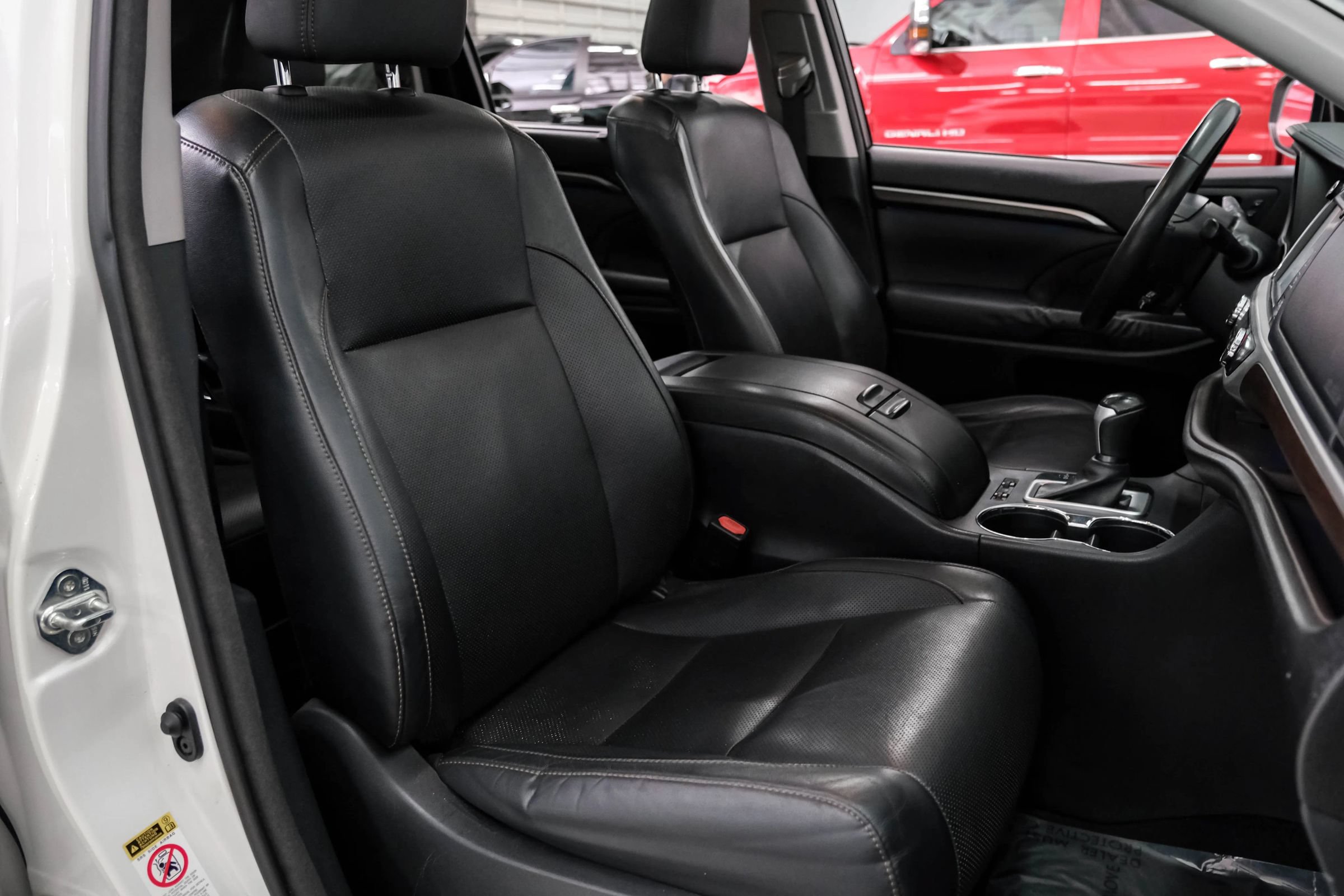 Used 2014 Toyota Highlander Limited Platinum AWD/4WD image 34